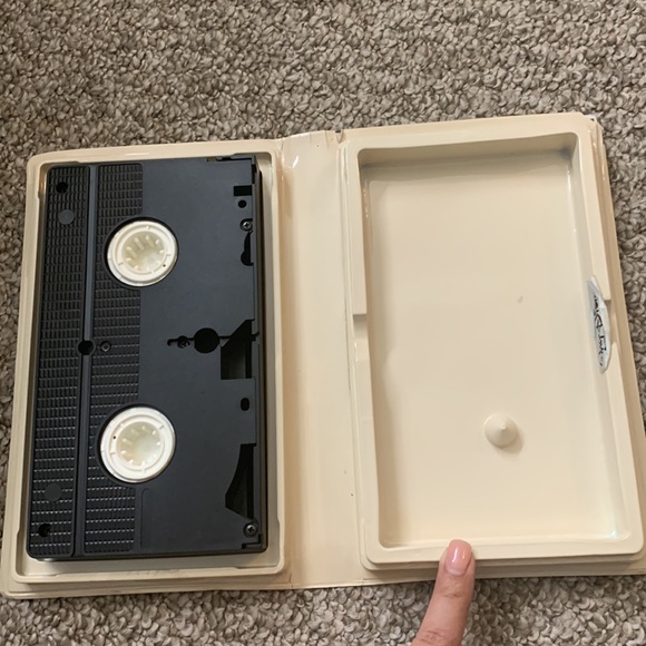 Walt Disney classic ‘The Rescuers down under’ Black Diamond Edition VHS - Picture 7 of 7